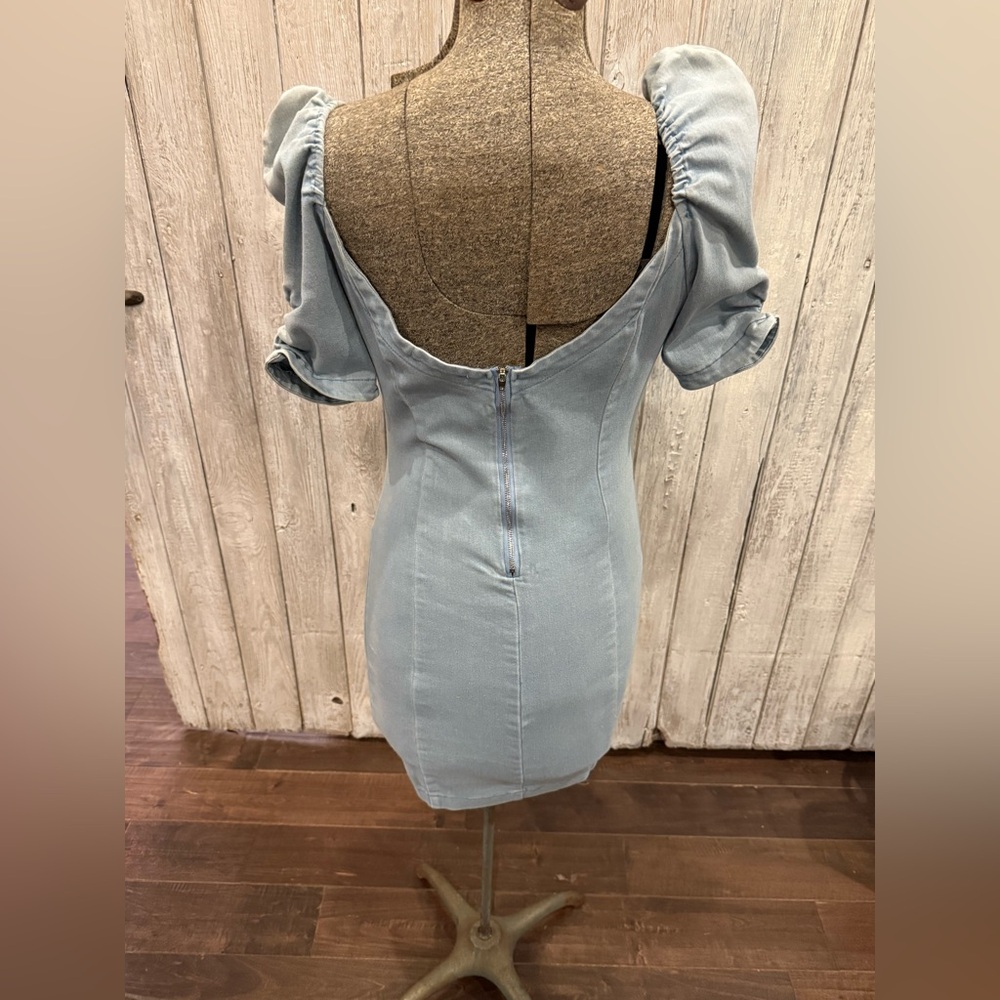 Chic Light Blue Denim Mini Dress with Puff Sleeves - Picture 6 of 9